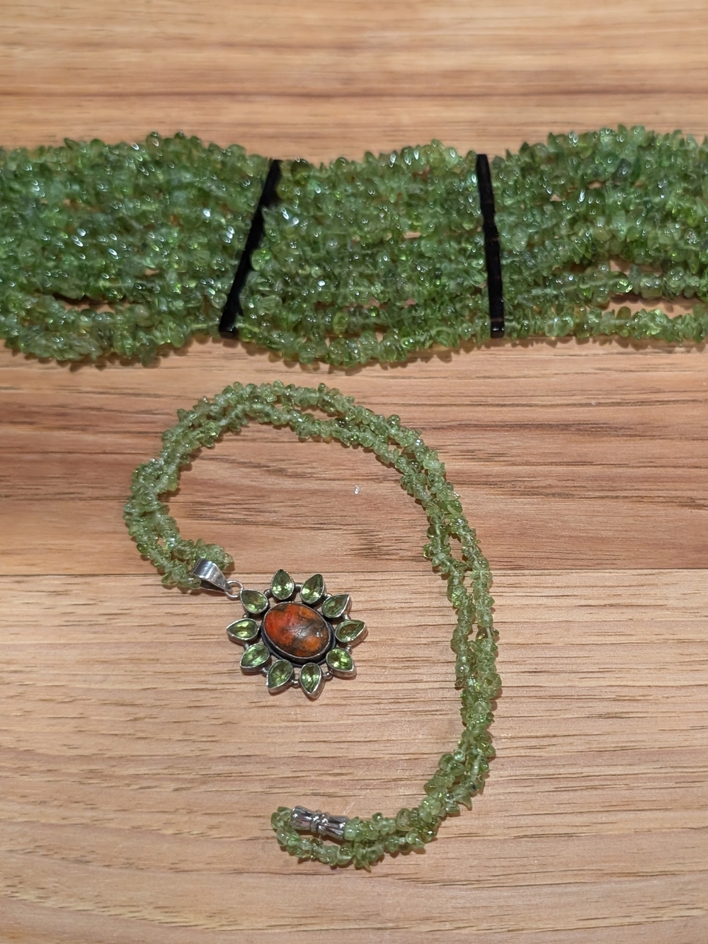 Green Peridot Chip Necklace with 925 Sterling Sunflower Pendant And Matching Bra